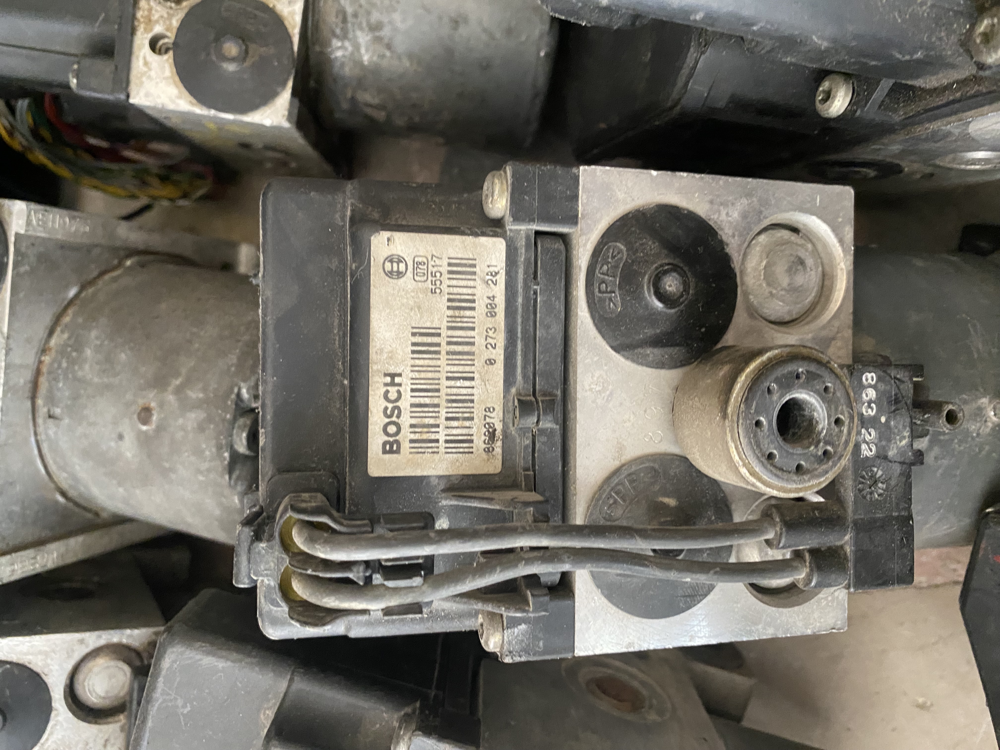 VW PASSAT ABS POMPA BEYNİ 8E061411AB 0273004281 0273004283 